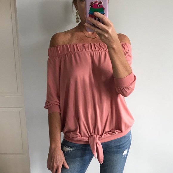 ♥️1 LARGE♥️Off the Shoulder Tie Front Top - Picture 5 of 8